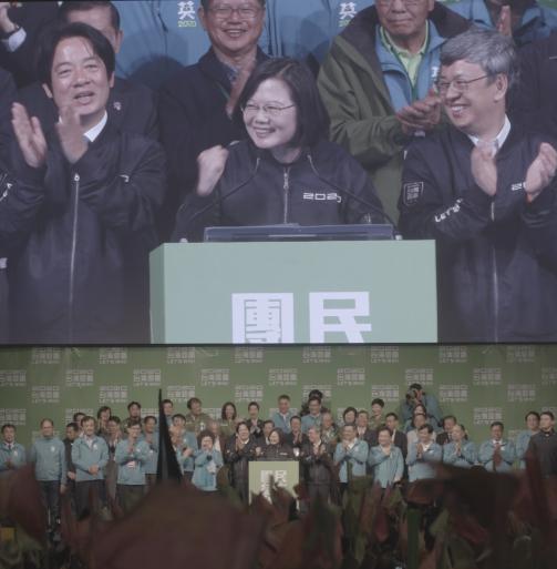 DEBATDOC-TAIWAN UNE DEMOCRATIE A L'OMBRE DE LA CHINE